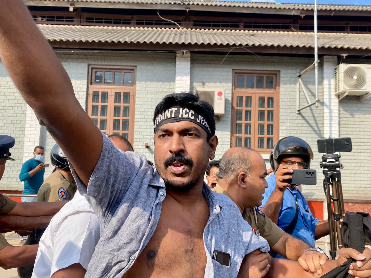 Sugashkanu's tweet photo. நீங்கள் எமது #சட்டைகளை வேண்டுமானால்  #கிழிக்கலாமே தவிர, ஒருபோதும் நாங்கள் தாங்கிவரும் #கொள்கைகளை உங்களால் #அழிக்கமுடியாது! https://t.co/biNNRE6Jmu
