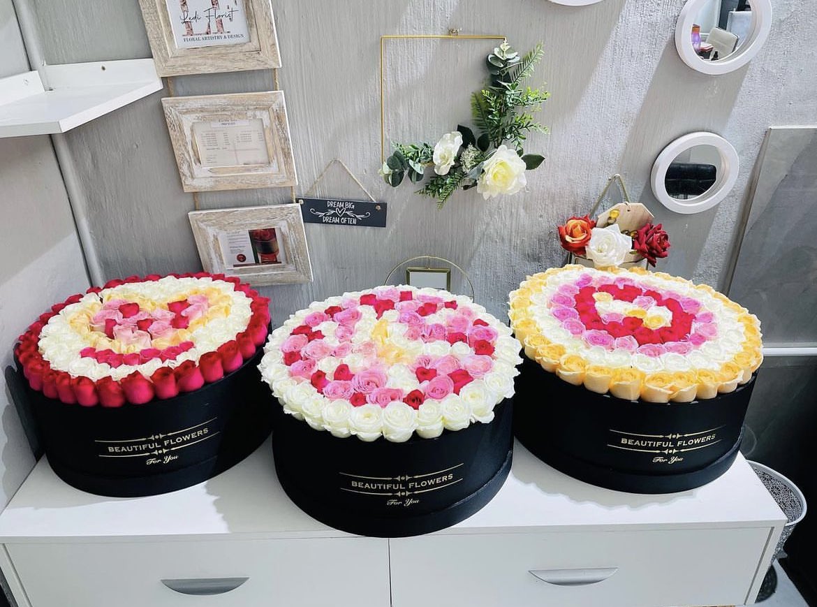 KlichyZa's tweet photo. This will Actually make her Day Special for Valentines 
Beautiful Flower Arrangement 😍

📲 WhatsApp +27 84 588 6946

📍Deliveries around Johannesburg and Pretoria. 
Check out our Instagram page https://t.co/dtP7ZuMzZX
 
#LediFloristBox #LediFloristBox https://t.co/RP4hRVb4sz