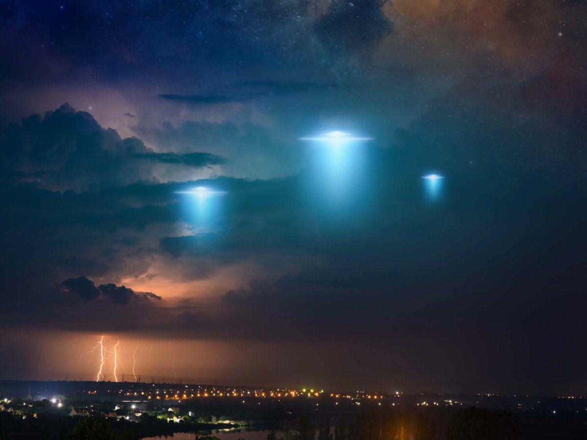 barstoolsports's tweet photo. Did We Shoot Down a UFO On Saturday? F-22 Pilots Could Not Explain How The Unidentifiable Cylindrical Object Was Staying In The Air And Claim It "Interfered With Their Sensors" https://t.co/La3jBkUgZR https://t.co/qtSzX0wR2Y