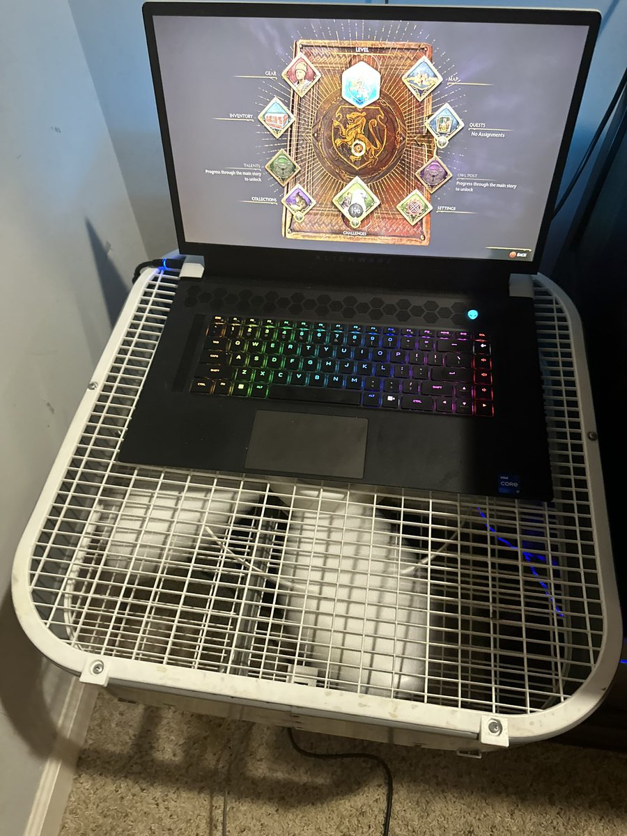 ThekidChief's tweet image. After 5 hours of @HogwartsLegacy  had to cool down the pc some how