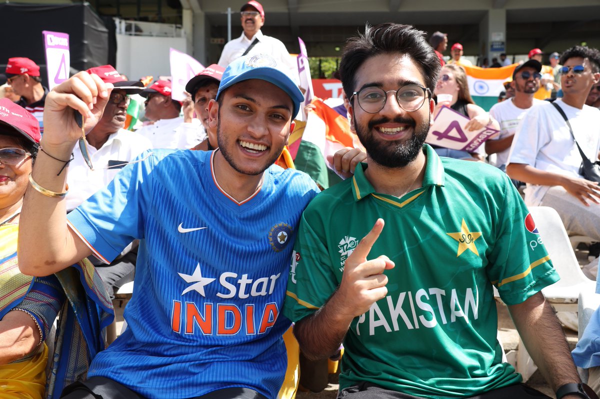 cricinfo's tweet photo. One love ❤️ https://t.co/3m4q3njQN9