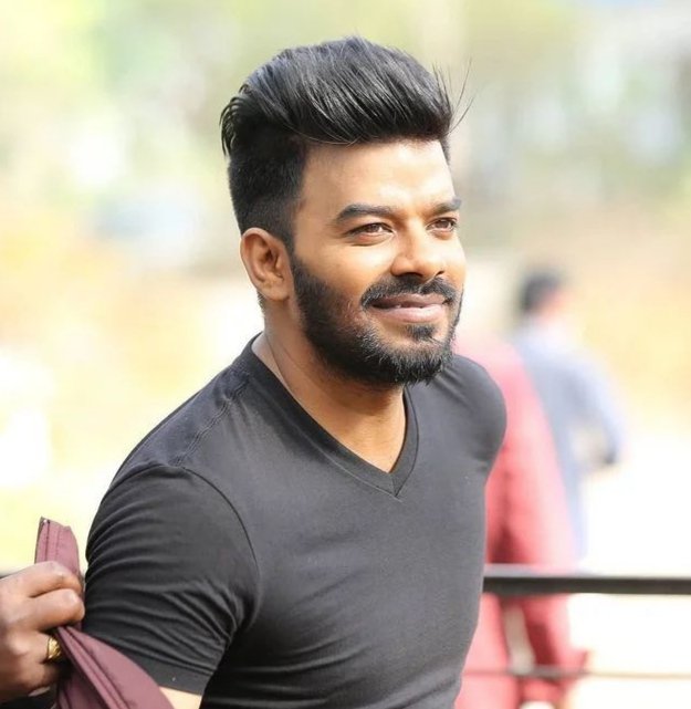 sudheer_anna's tweet photo. #WeWantCallingSahasraUpdate 
@sudheeranand https://t.co/UdZCueGk9E