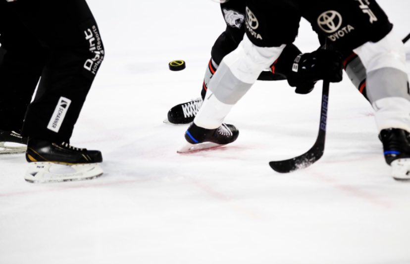 Star_abt_ufv's tweet photo. Family fun is always important! @StudentCascade will keep you in the loop of all upcoming events and discounts!! Don’t forget UFV students get discounts for tonight’s Abbotsford Canucks! #ABTatUFV #studentcascade
Photo credit to Markus Spiske on Unsplashed! https://t.co/U8eud2RQi4