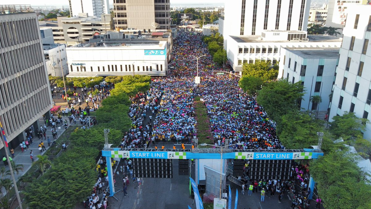 CentralBankJA's tweet photo. Happening Now: JAM-DEX at the SIGMA 25th Legacy Run/Walk.  #JamDex #BOJspeaks https://t.co/JiUbzE230B