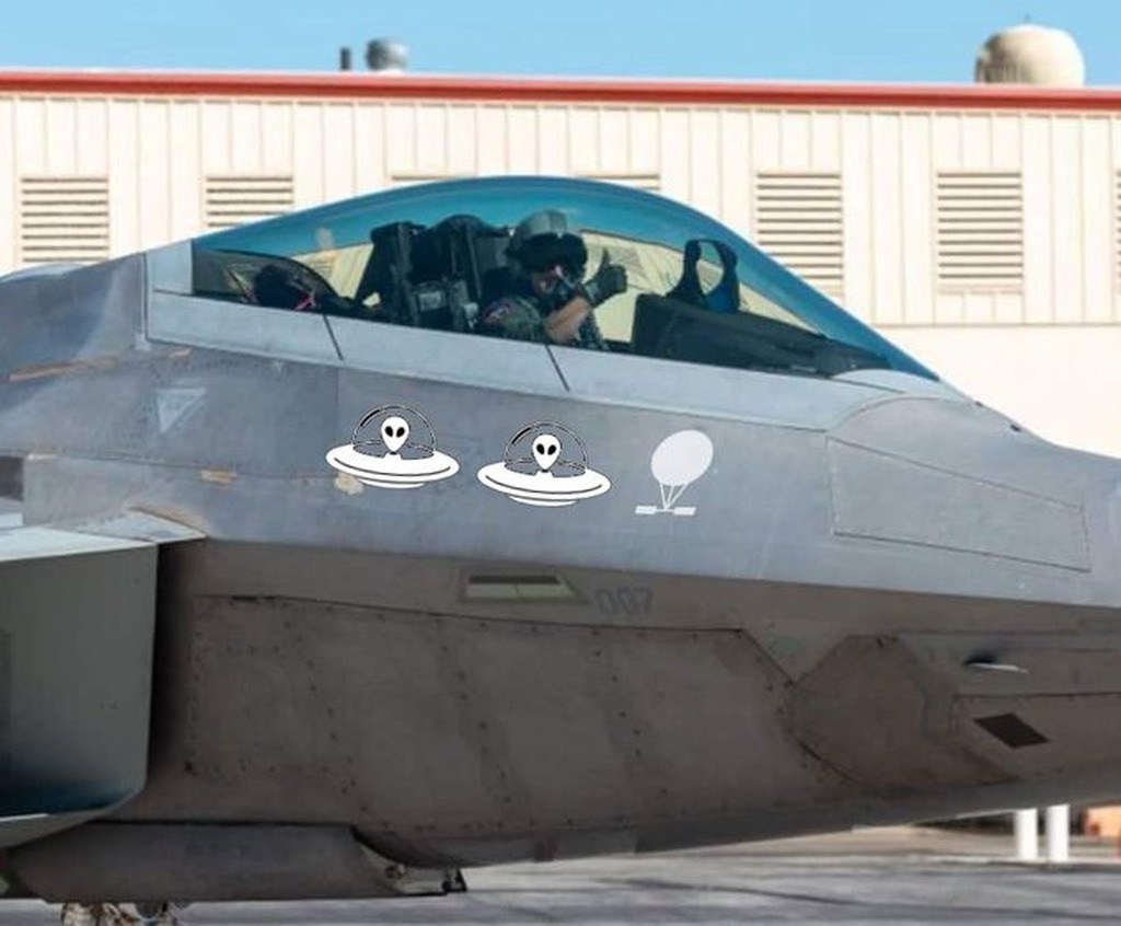 jppagoto's tweet image. #Balloon #unidentifiedflyingobject #UFOshotdown