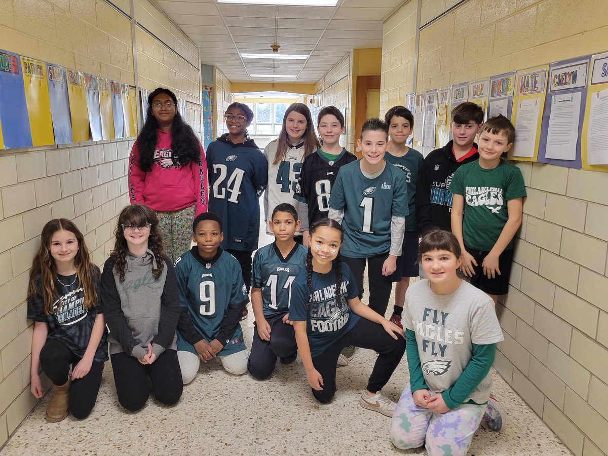 SandyGConnor's tweet photo. Room 21 was showing their support for the big game today.  Go Birds! 🦅🏈 https://t.co/YFHTl48Vfb