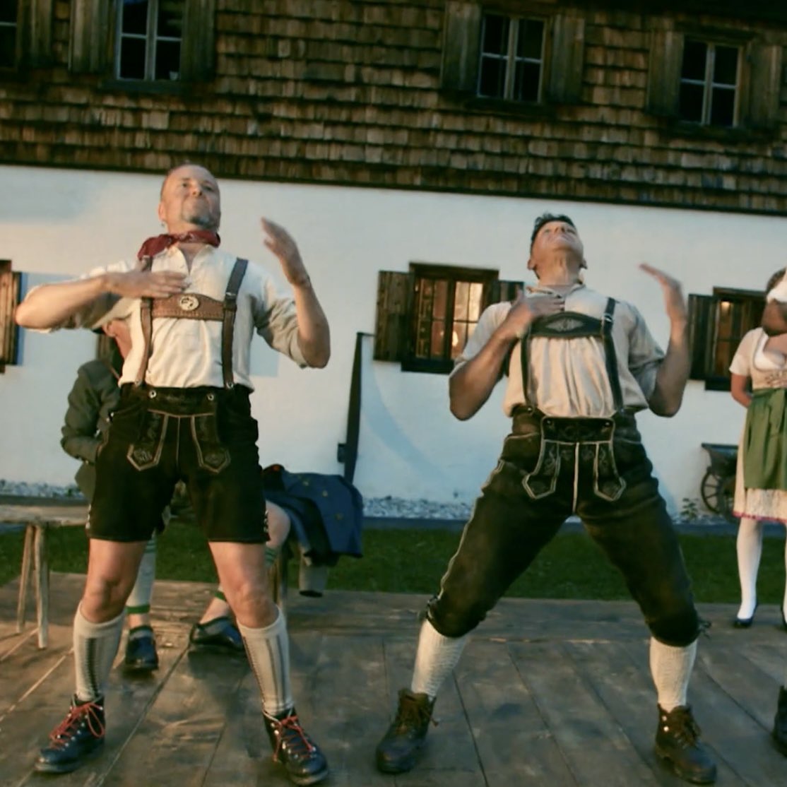 rammsteinworld's tweet photo. 🇫🇷 Reportage « Pourquoi Rammstein est-il si controversé ? » avec un extrait du making of de « Dicke Ditten » https://t.co/iIqIurIerz

🇬🇧 Video "Why is Rammstein so controversial?" with an excerpt from the making of "Dicke Ditten" https://t.co/onoGOUMvhZ https://t.co/B4XdiH9xaf
