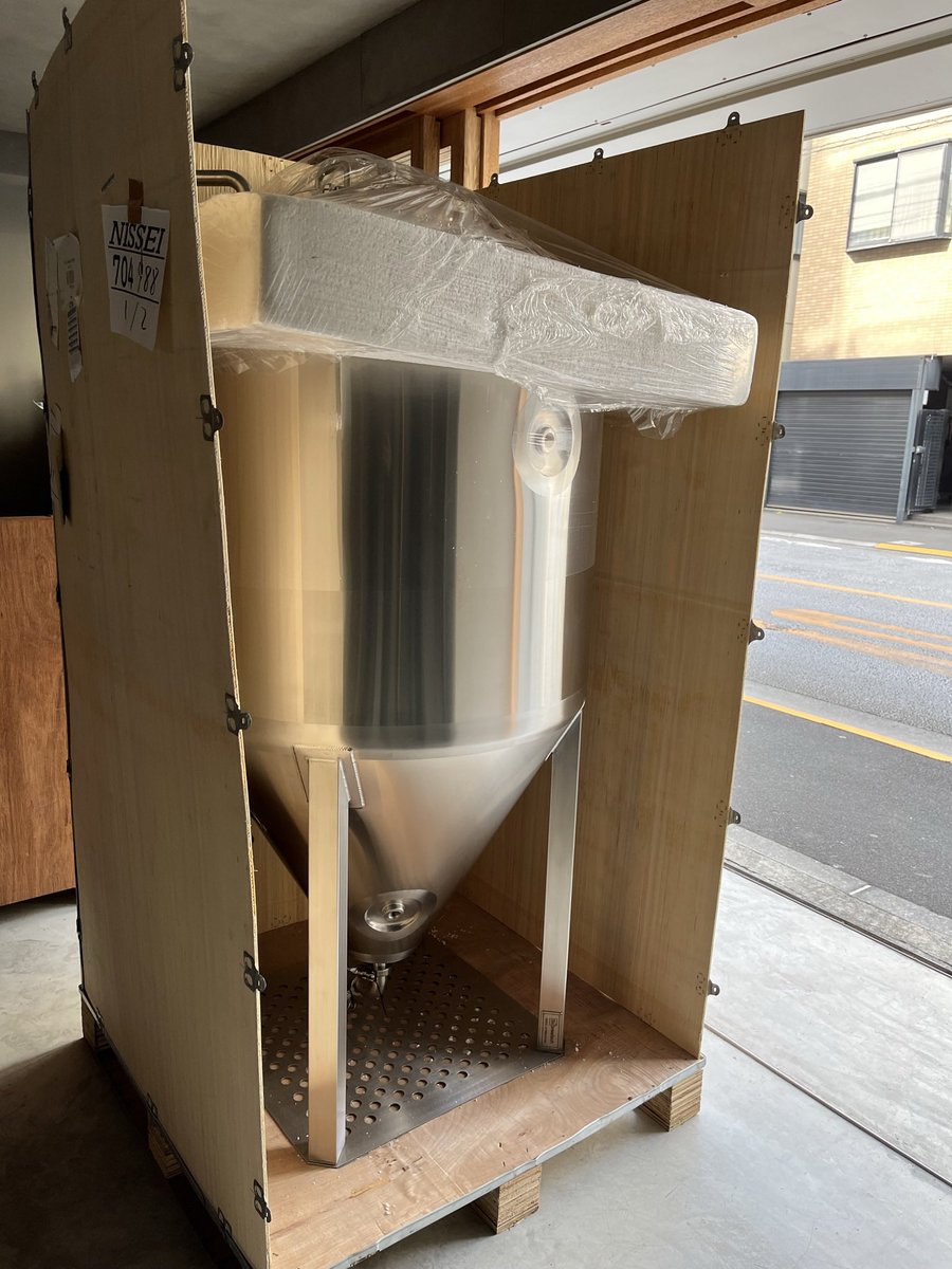 inclusTokyo's tweet image. Unitank 届きました！
まだまだ買えてない機材がありますが、少しづつ準備しております。
けどタンクが来るとそれらしい感じになりますなあ
#ssbrewtech 
#unitank