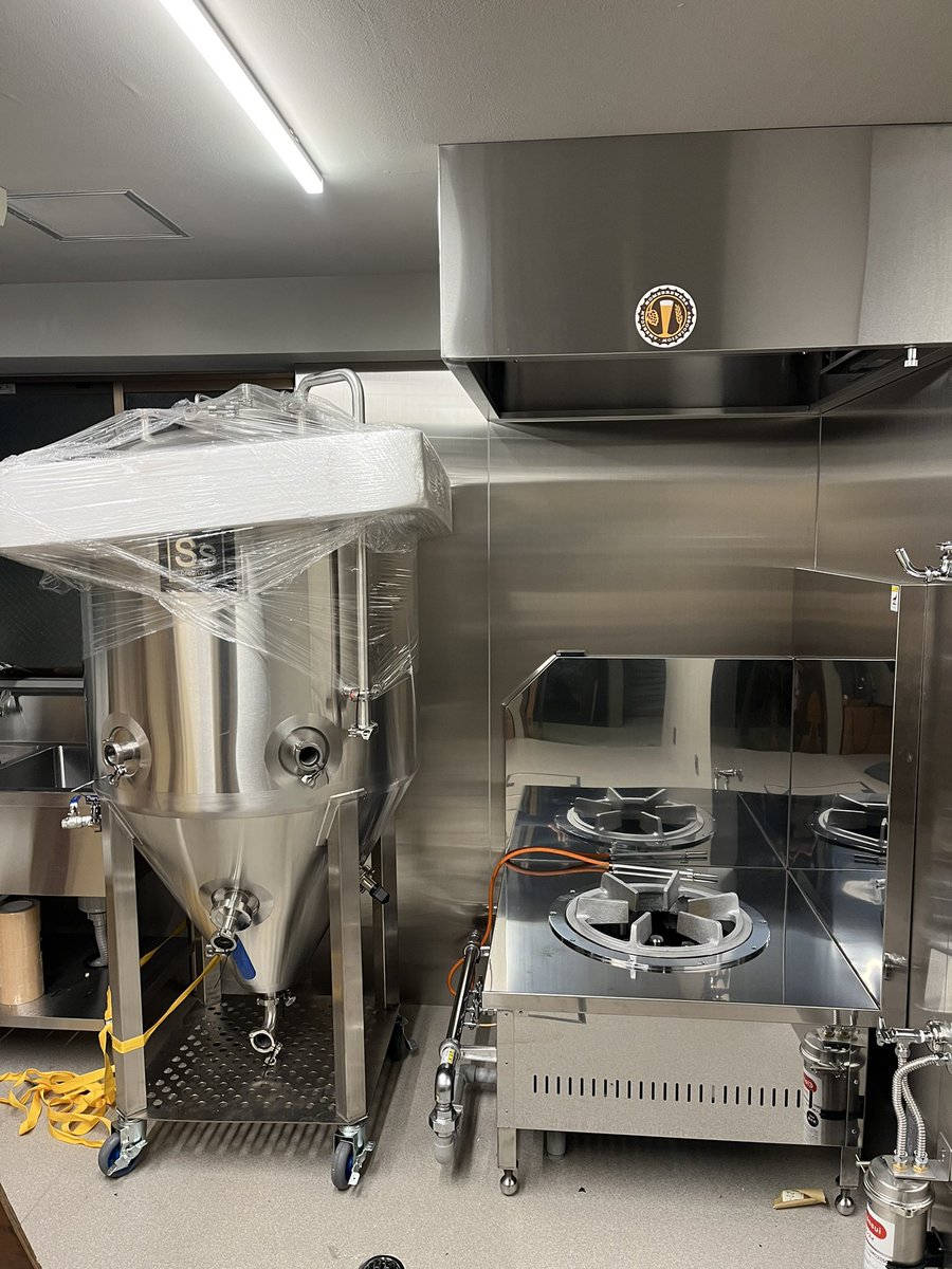 inclusTokyo's tweet image. Unitank 届きました！
まだまだ買えてない機材がありますが、少しづつ準備しております。
けどタンクが来るとそれらしい感じになりますなあ
#ssbrewtech 
#unitank