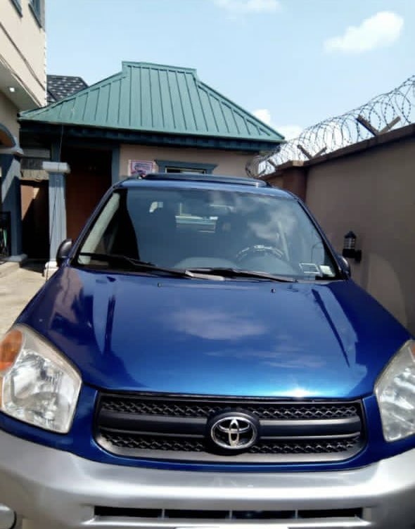 theeviant's tweet photo. My sister’s blue Toyota Rav 4 was stolen this morning (12 Feb 2023) from where it was parked outside her compound overnight. Car was stolen at Isheri-Igando Road, Lagos State. Please any help will be appreciated. 
Plate no: GBJ76FD
@PoliceNG @rrslagos767 @BenHundeyin https://t.co/gxntdv9uWF