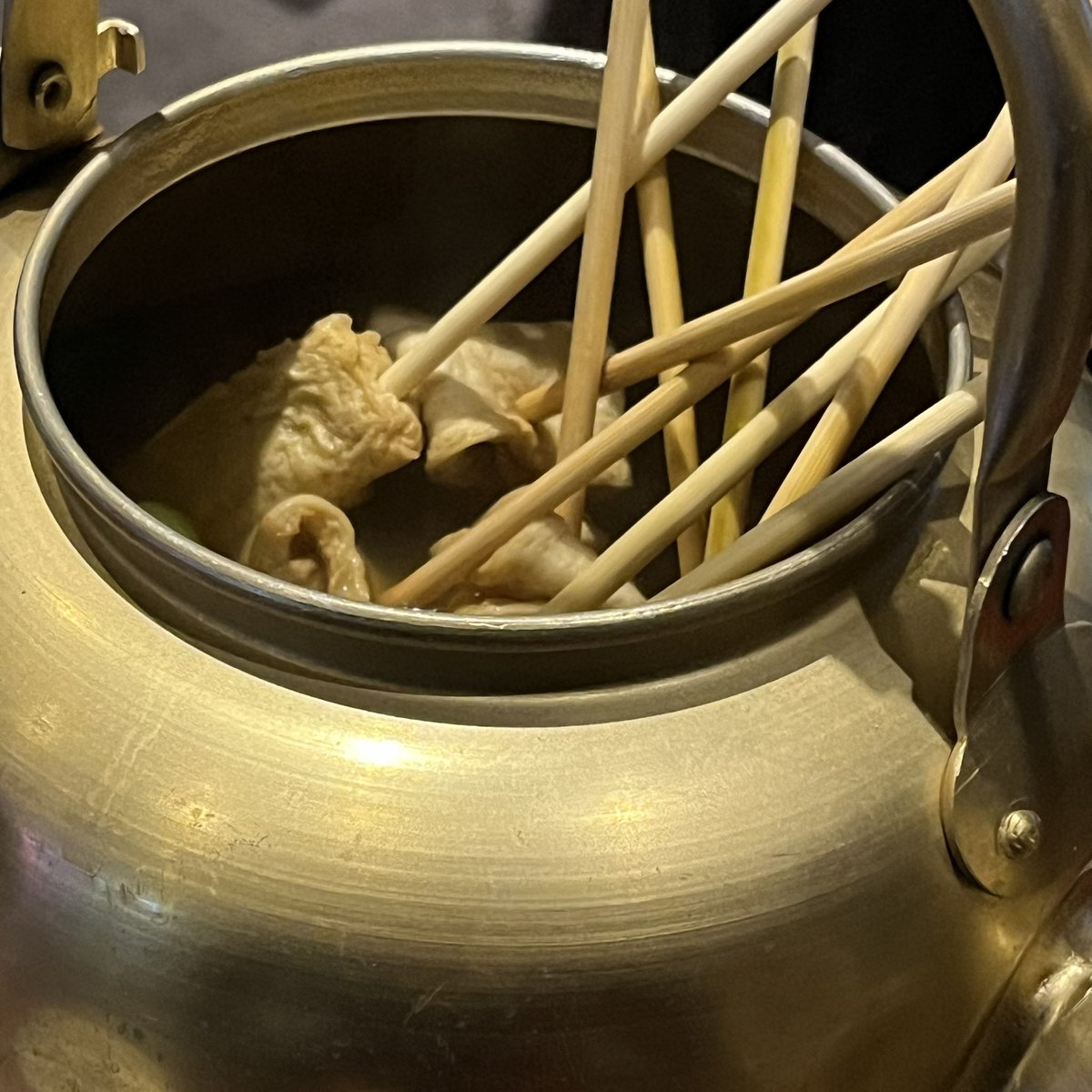 얘두라 압구정에서 팬싸하면 끝나고 여기 가 .. 
모퉁이집 ..  얼큰오뎅탕이 존나마싯다