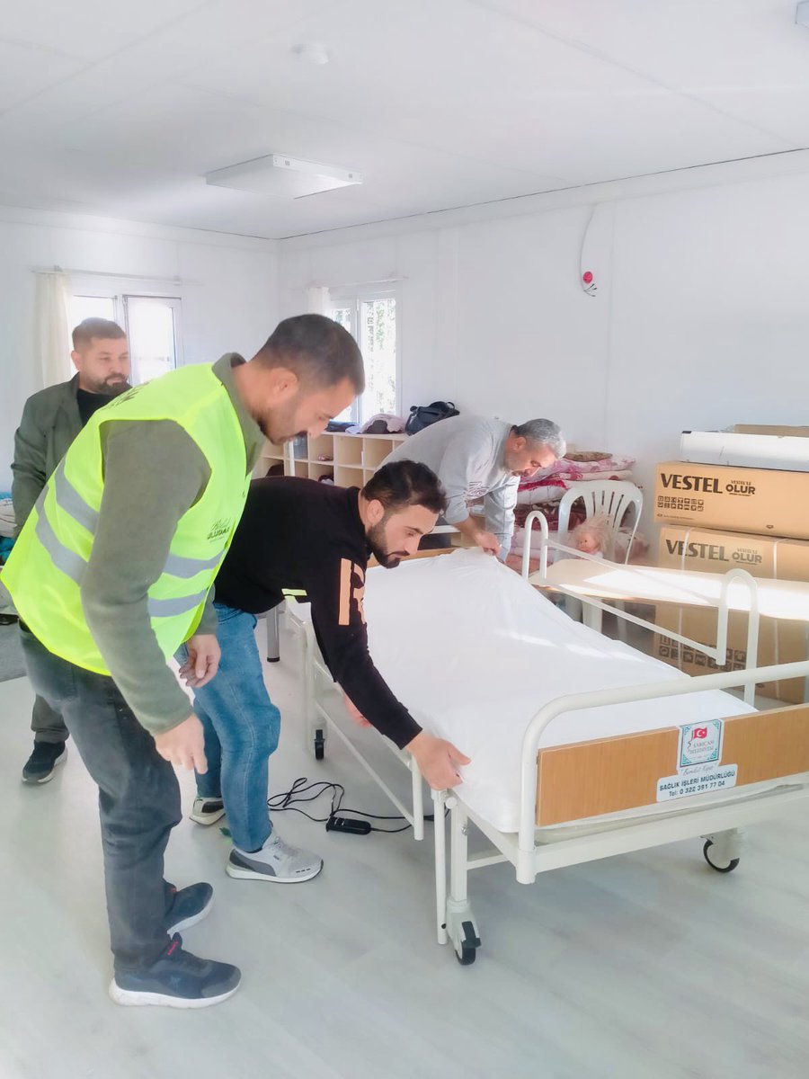 KozanogluLions's tweet photo. Depremden etkilendiği için okulumuzda kalan ameliyatlı vatandaşımıza Hasta Yatağı gönderen Sarıçam Belediye Başkanı Sn. Bilal ULUDAĞ’a teşekkür ederiz.

@saricambel @avbilaluludag https://t.co/0cu3n20oV2