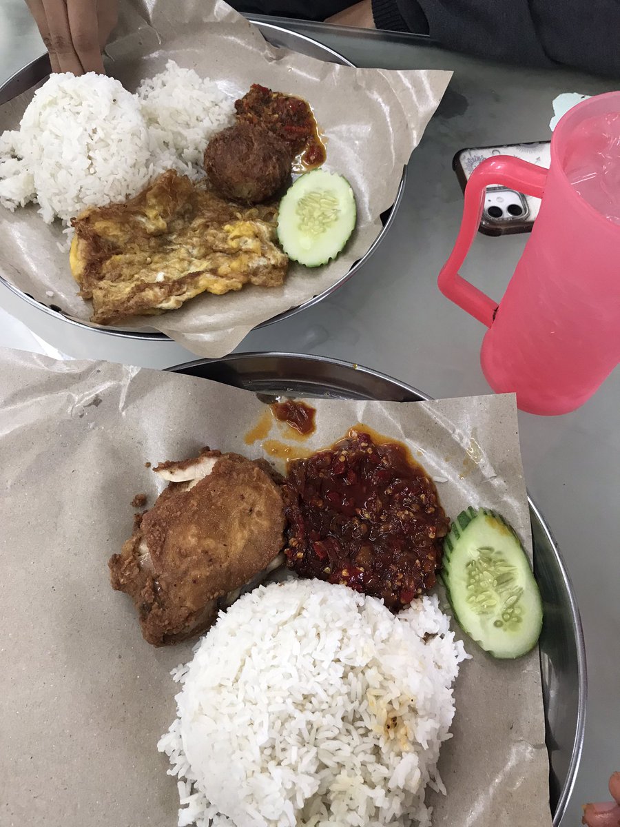 Rafifatha_12's tweet photo. 5. Ayam geprek shidiq - 9,9/10

- sama kayak halimah digoreng 2x tapi yg ini ayamnya enak pol
- sambelnya variatif, yang geprek paling perfect
- pedes, enak perfect dah
- nasi juga banyak porsinya
- kenapa gak 10? soalnya gaada yang perfect di dunia ini https://t.co/8YyWr9ud7w