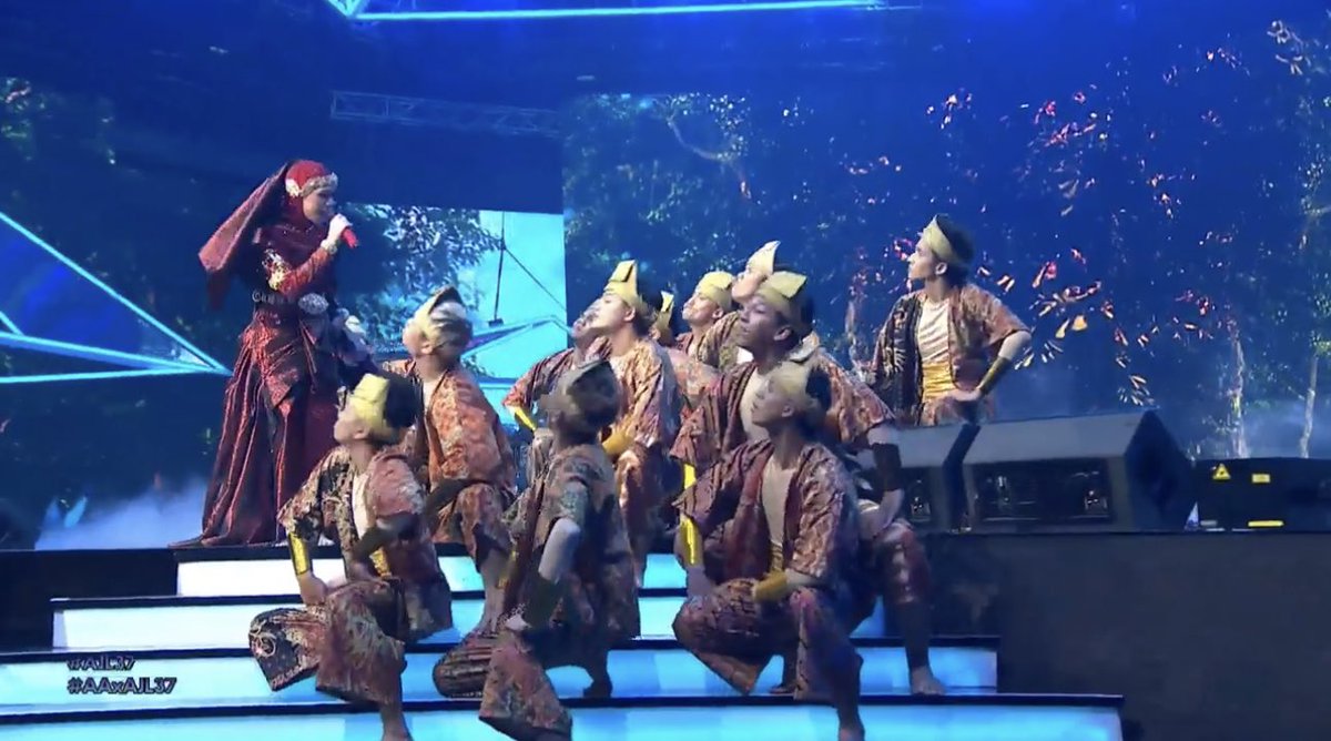 Bell_Dakao69's tweet photo. Ada vibe2 Kak Ani gtew uols… okepla dh lama x tgk performance cenggini… ala2 penuh stage kan… 

#SeaBell 
#AJL37
#AAxAJL37 https://t.co/TiWiw3IEmA