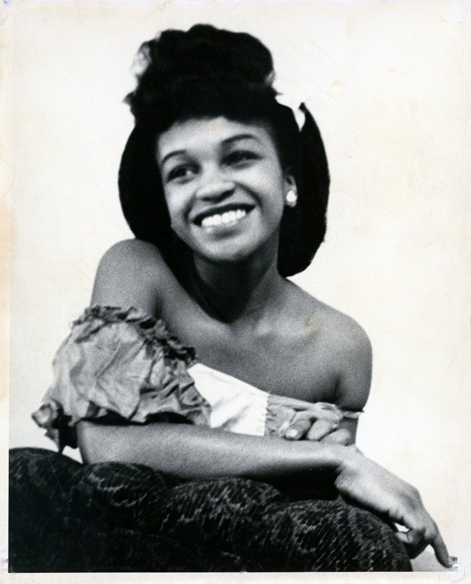 dine_2017's tweet photo. My grandmother was a showgirl, she loved to entertain. She had such a beautiful smile.
Maybe 14 in the pic in the right
#cynthiafiles
#BlackHistoryMonth https://t.co/6TExTDotp2