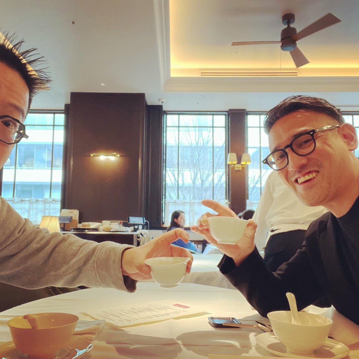 Magnum_Tb's tweet photo. 1月上旬、毎年恒例の、リーダーとの新春緊急Mでしたよ。
リーダー、まさかのプロジェクト発表!お披露目される…のでしょうか?練っていこう。
ていうか、飲茶美味すぎ罪で逮捕ですよ。
#ソビチャン
#新春緊急m
#sovietchance
#tokyo
#lunch
#yaumay
#dimsum
#yumcha https://t.co/6LRCc15OUK
