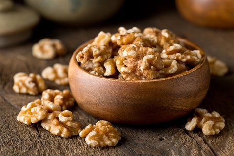 LoriShemek's tweet photo. Walnuts have been found to have a powerful effect on prevention &amp; mitigation for those with diabetes or metabolic syndrome.

They often have conditions such as elevated blood pressure, cholesterol, or triglycerides, which can increase the risk for heart disease and stroke. https://t.co/P6DCmuwE3X