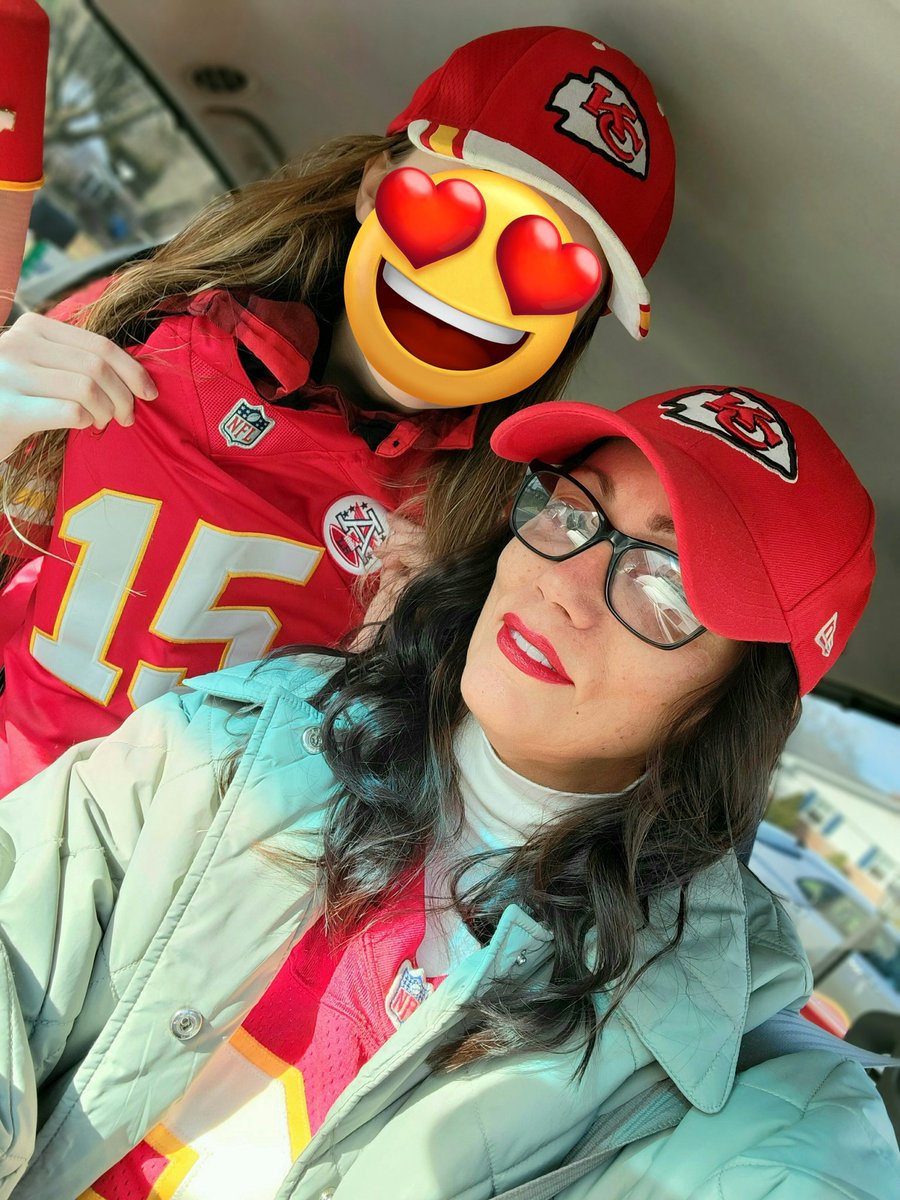 pwroflov's tweet photo. Let's fucking GOOOO!
@Chiefs
#ChiefsKingdom #ChiefsFans
#SuperBowl
#Mahomes
#kelce87 https://t.co/zk44liD85Z