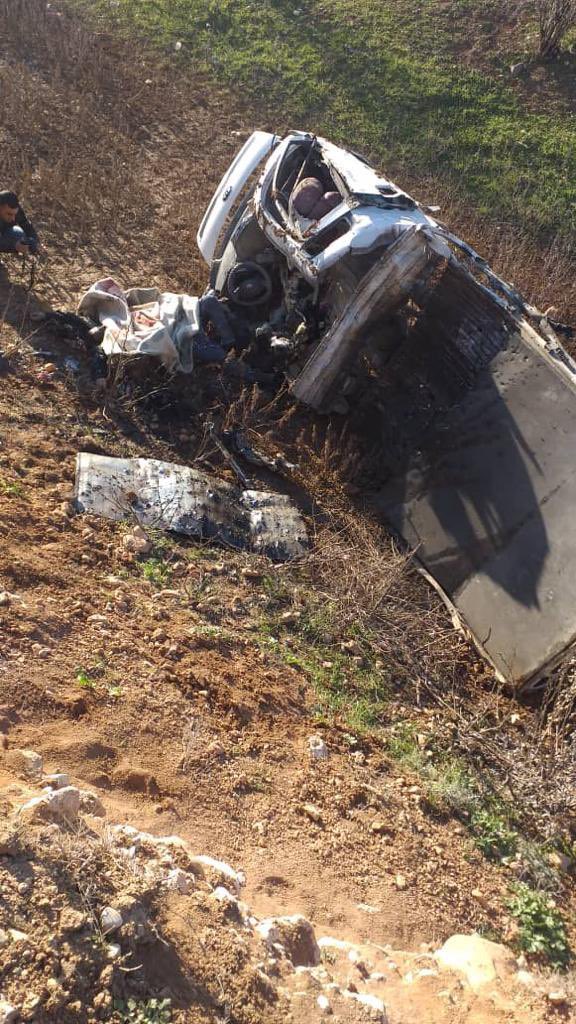 Mientras el mundo está traumatizado todavía por el terremoto, #Turquia no olvida a sus enemigos en #Rojava 
Un dron turco ataca un coche al oeste de #Kobane