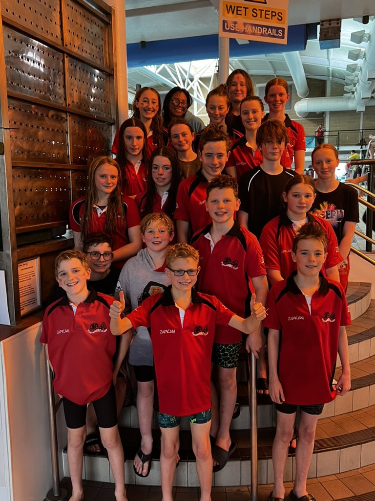 Relay swimmers from this mornings session. 
Great swims, great team work and great results 🔥🔥 
PM session… you are up!!!! 
Ciren - let’s bring the noise 🤪