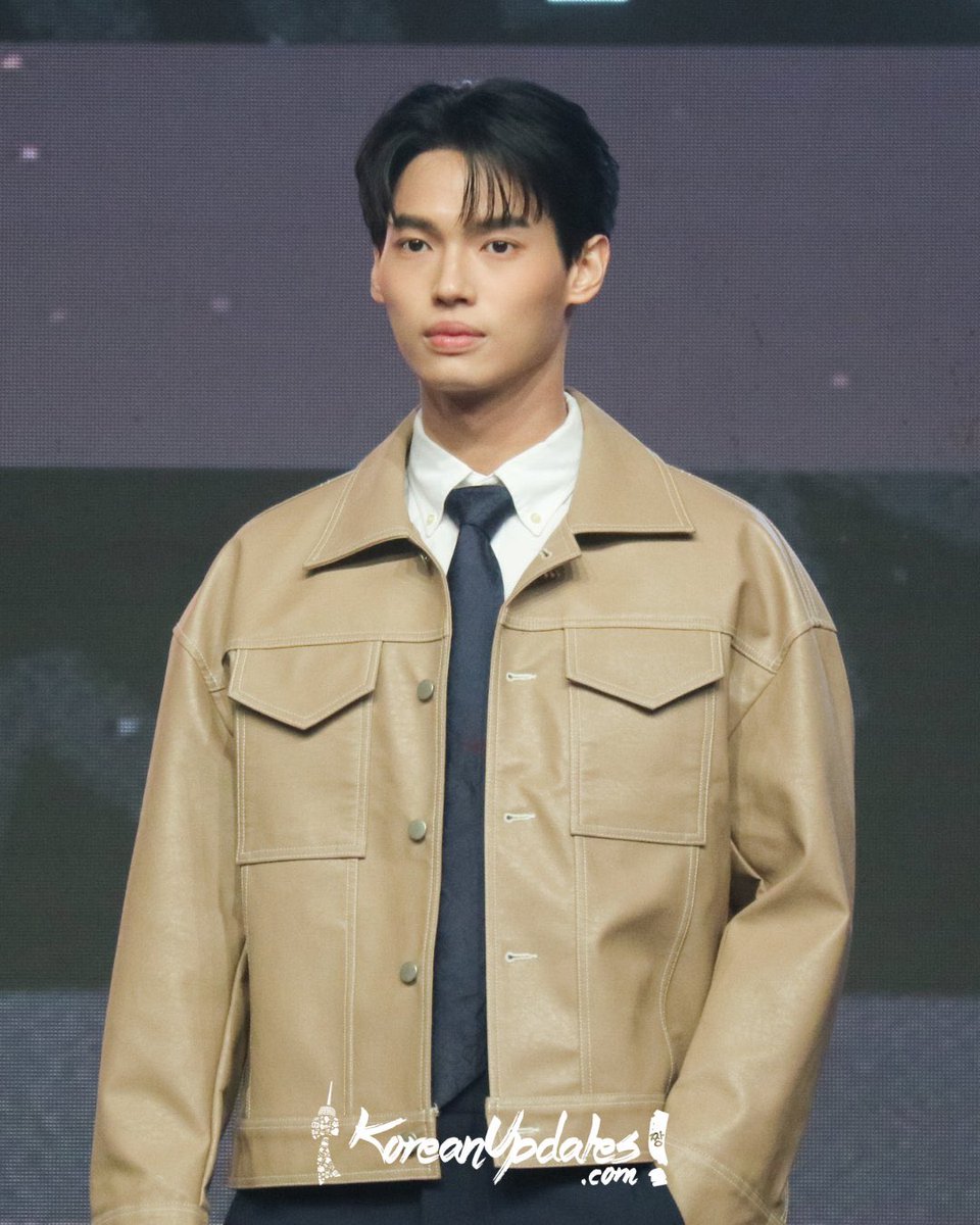 TheHallyuFan's tweet photo. Am I the only who thinks that Win Metawin and Lee Chae Min looks like each other?? 😅😆

#WinMetawin #LeeChaeMin https://t.co/4cNPtNDQXx