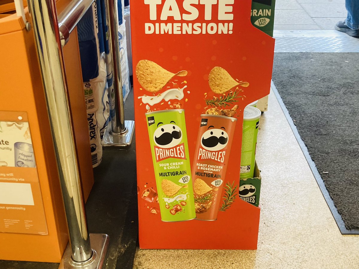 booksandwine76's tweet image. Let’s not try to health up Pringles shall we? #multigrain #lesssalt