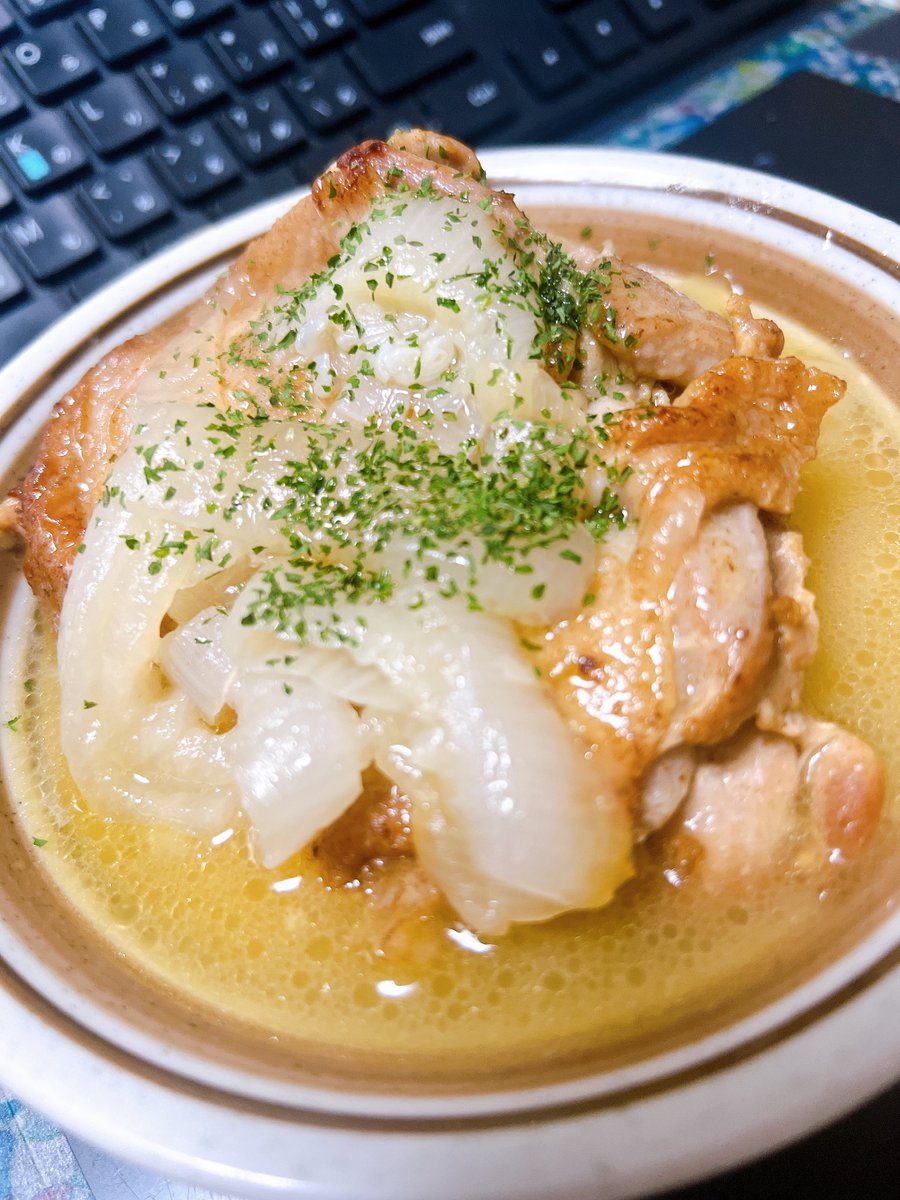 「新玉ねぎ出てたので鶏肉仕込んだ 」|島🌾低浮上のイラスト