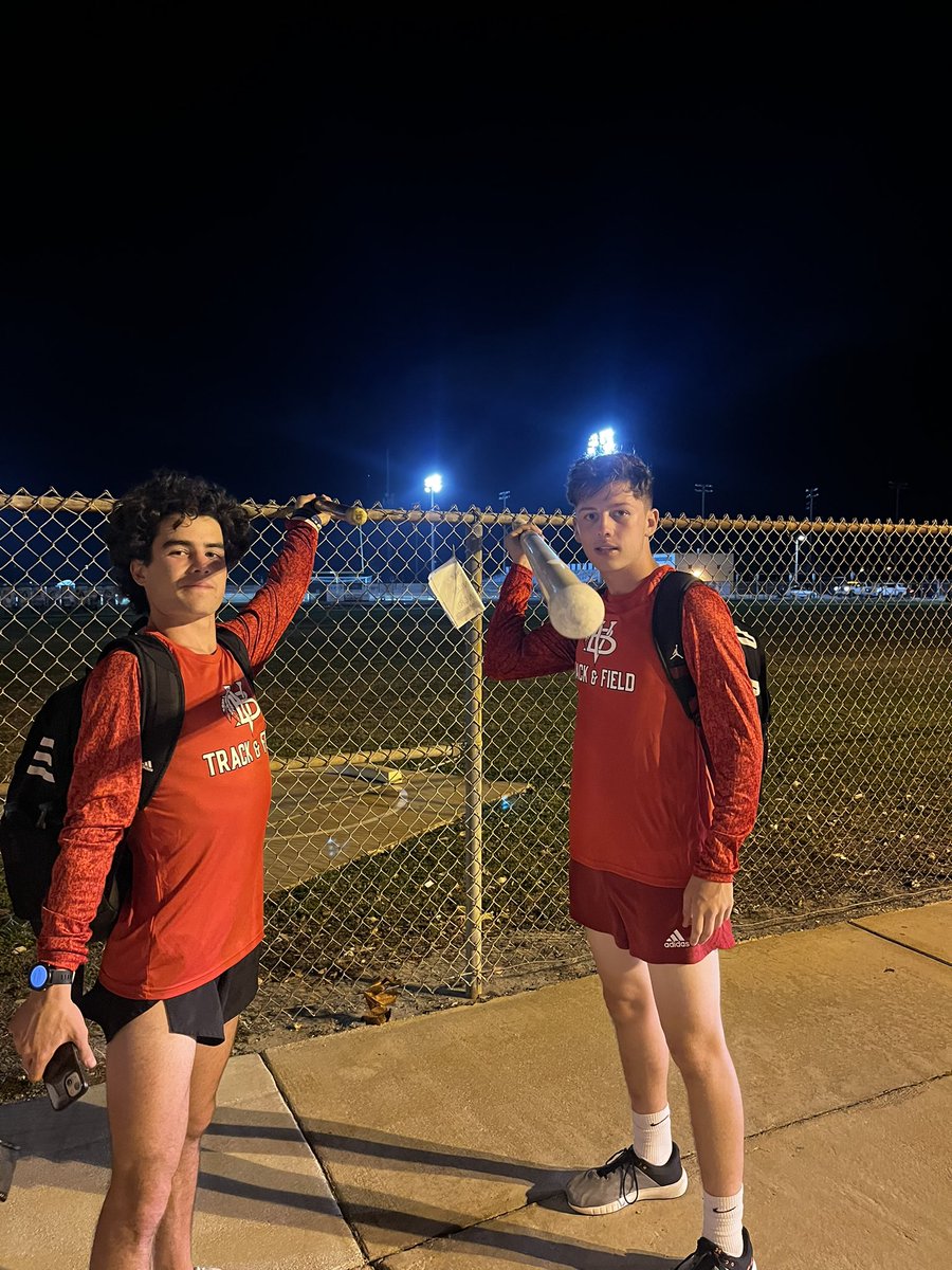 parkerbanzhaf's tweet photo. Successful first meet of the season! Helped the team and scored 20 points with a 4x800 win and my first 800 win to open up the season in 2:03.4! Excited for the rest of the season. #letyofeettalk #notsatisfied  @CoachZo7 https://t.co/3aAqNG9mYY