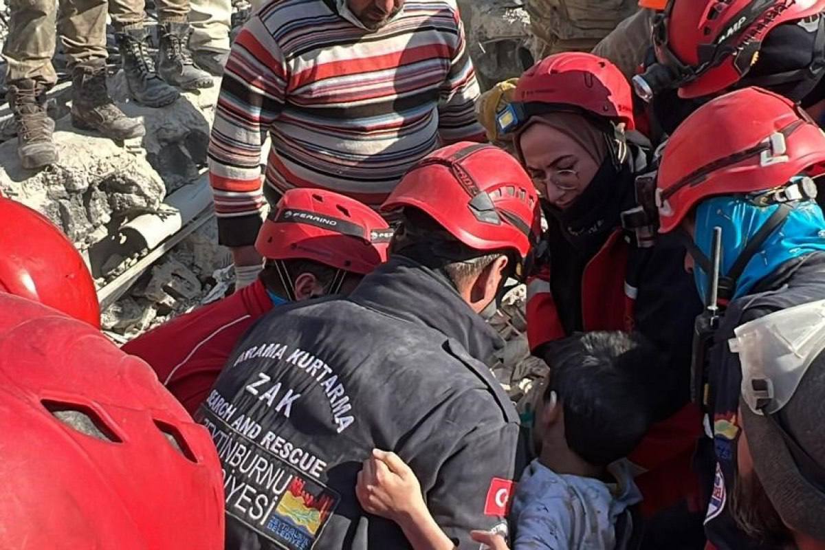 muhendisyenn's tweet photo. Gaziantep'te 9 yaşındaki Semih depremin 156. saatinde sağ olarak kurtarıldı.

#Deprem https://t.co/ock0IALLGB