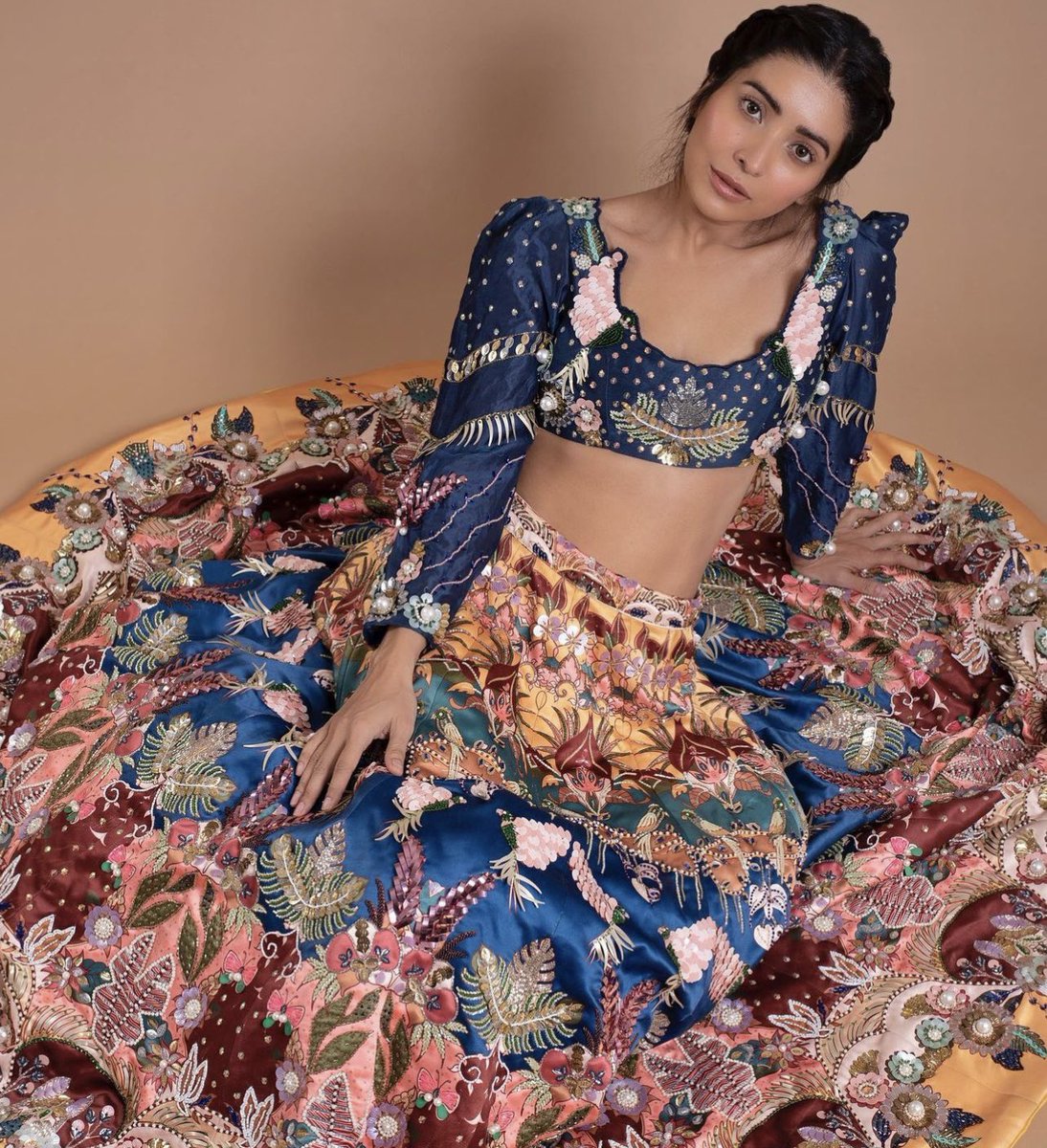 Breathtaking beauty Asha Negi ❤️❤️
<a href="/AshaNegi7/">Asha Negi</a> 🌹🌹🦋🦋
Asha Negi’s instagram post: instagram.com/p/CogqmA7IcSd/…