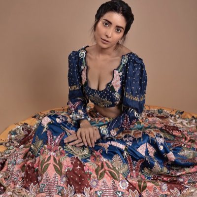 #NewProfilePic 🌹🌹<a href="/AshaNegi7/">Asha Negi</a>