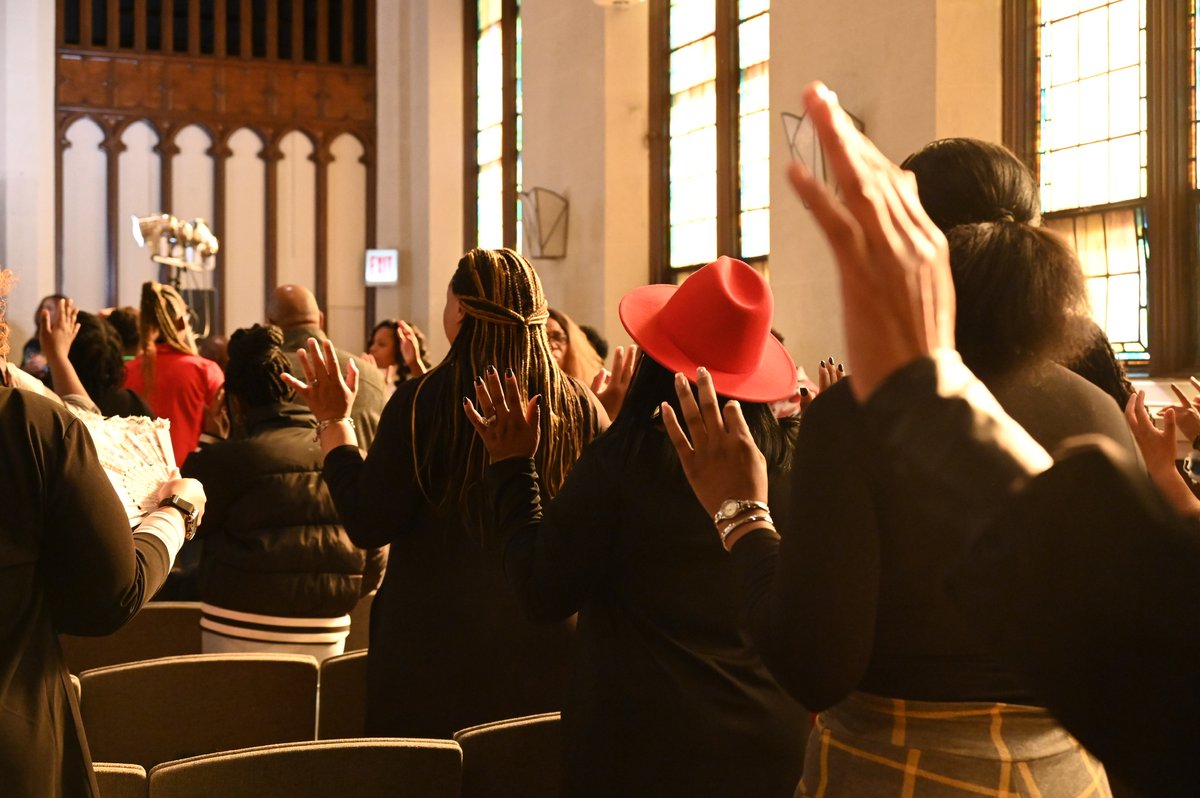 themvmtchi's tweet photo. Sundays are for church!⛪️

Meet us in the temple this morning as we experience a move from God! There’s No Service, like a Movement service! 🔥🙌🏽💨😮‍💨
•
•
•
#sundays #themvmtchi #themovementchi #glory #grace #purpose https://t.co/DBV5STlr6V