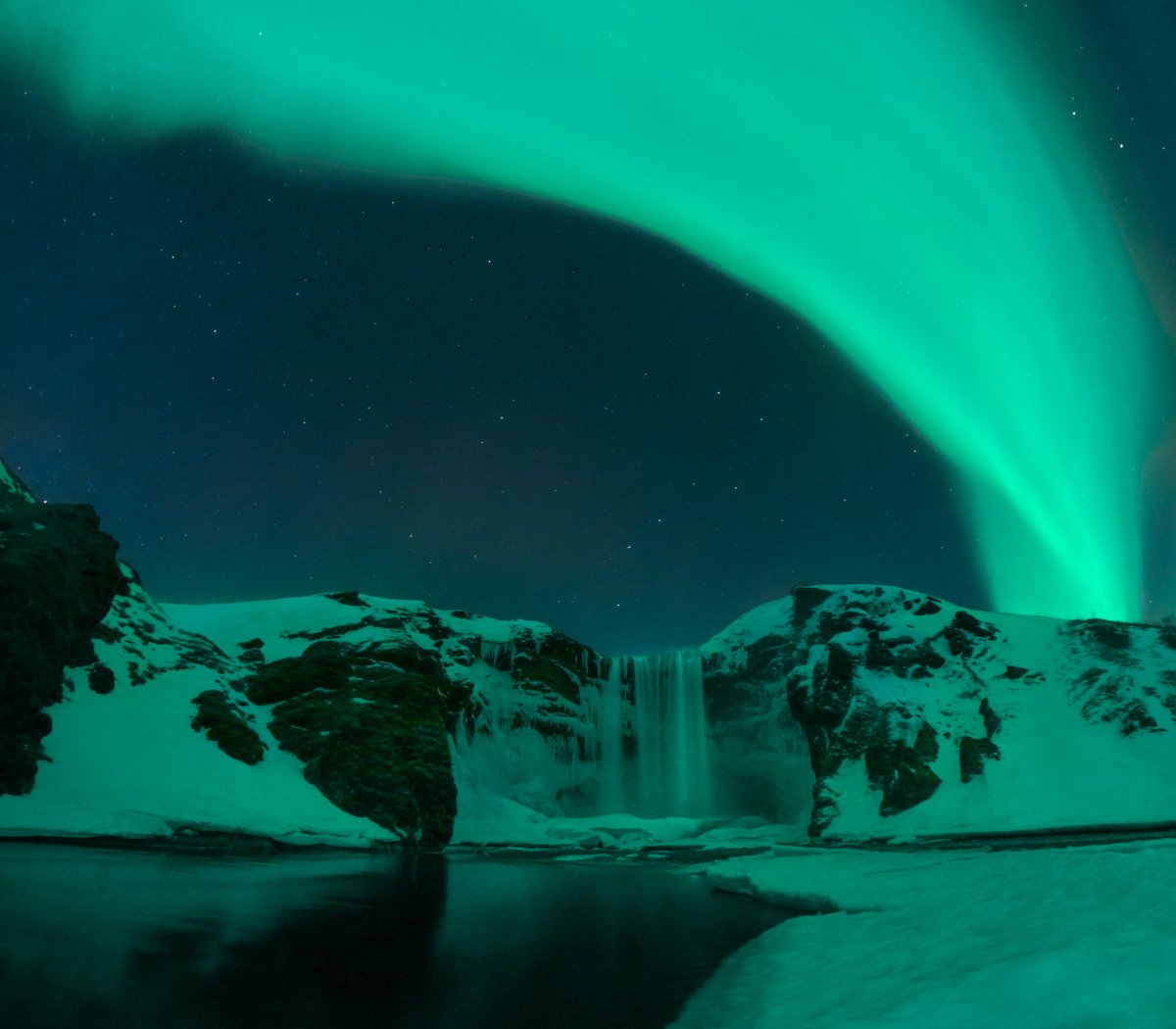 Photo of the Day: Our world is an incredible place 😍 Captured by #GoProFamily member Victor De Valles using Night Photo Mode + RAW output on #GoProHERO11 Black.

#GoPro #GoProTravel #Iceland #Travel #LongExposure #NorthernLights #AuroraBorealis