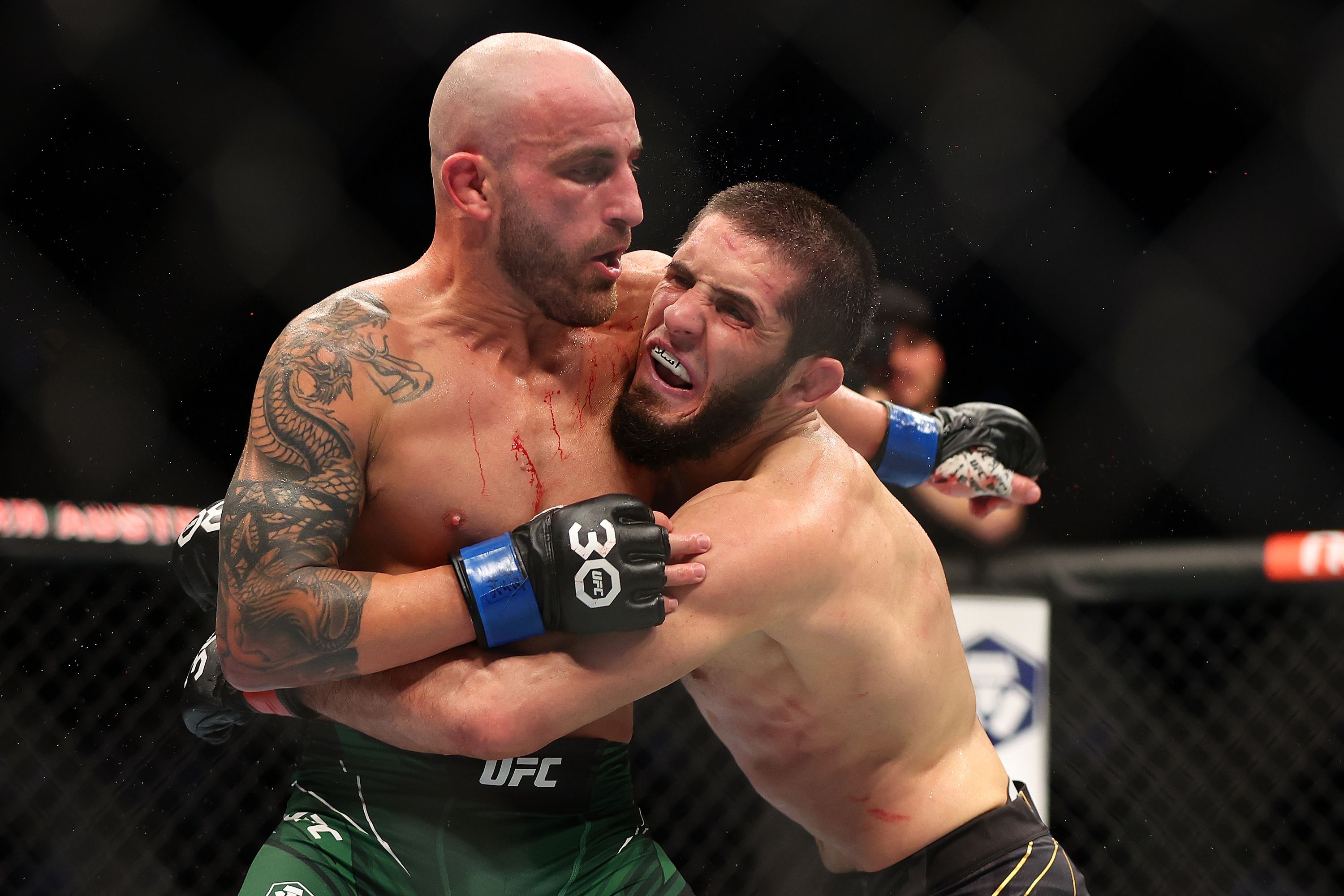 Too Worried About Being Cool” – Fans React to Alexander Volkanovski's 'Trash  Talk' With Islam Makhachev's Camp Mid Fight at UFC 284 - EssentiallySports