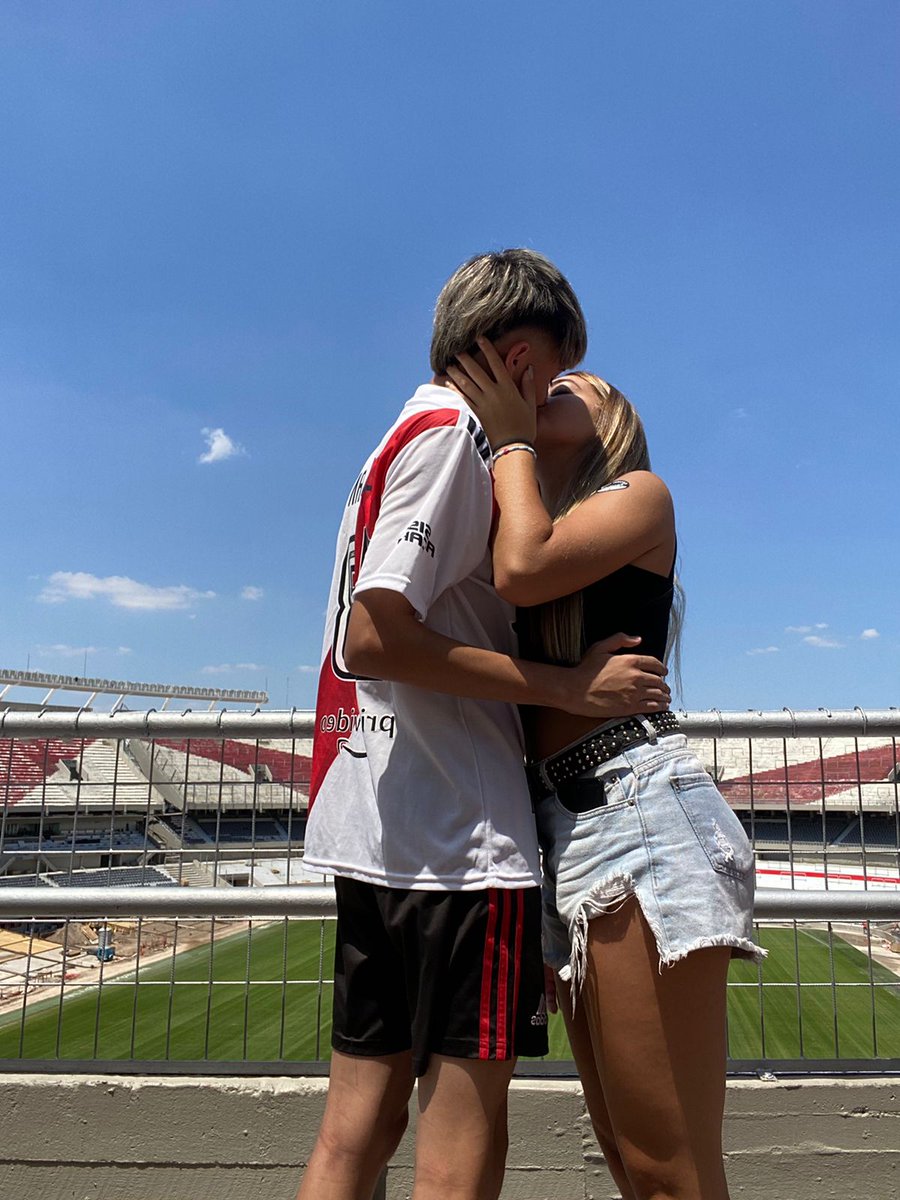 mi único objetivo es ir al monumental con el amor de mi vida y tener fotos asi