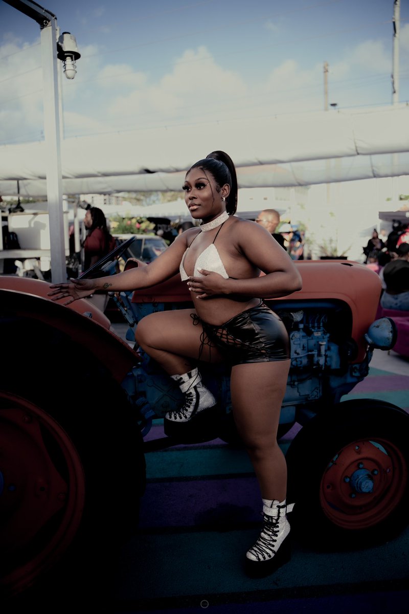 TierraTraniece's tweet image. nann bitch.