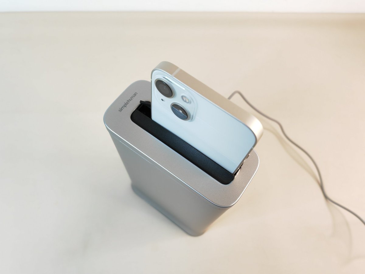heling1682002's tweet photo. The #Apple style clean station from #simplehuman is amazing. #sanitizer box @simplehuman https://t.co/lpTorUll93