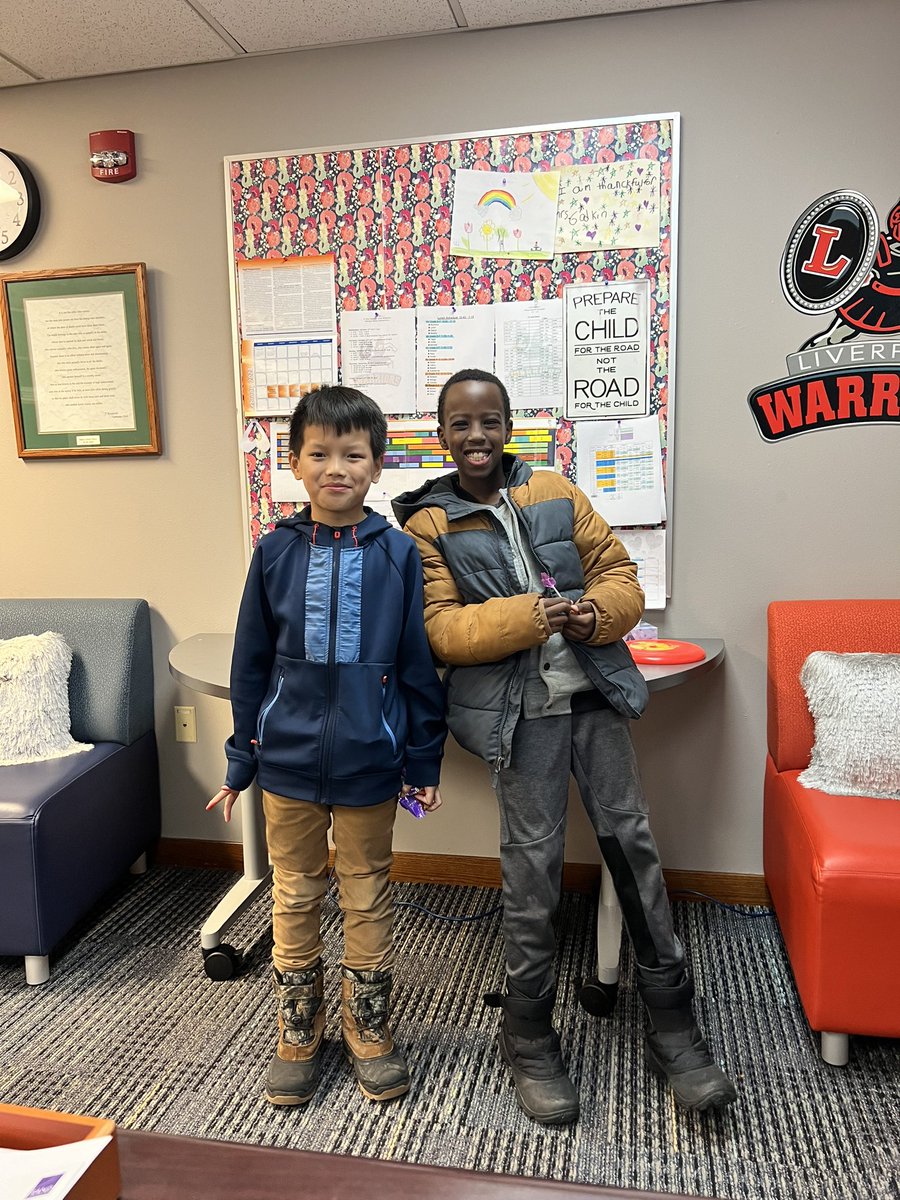 AmyGodkin's tweet photo. Best part of my day is lunch with the students. Keep earning those dollars!!! I would love to have lunch with every student! #mrerocks https://t.co/RsP1ybeKg0