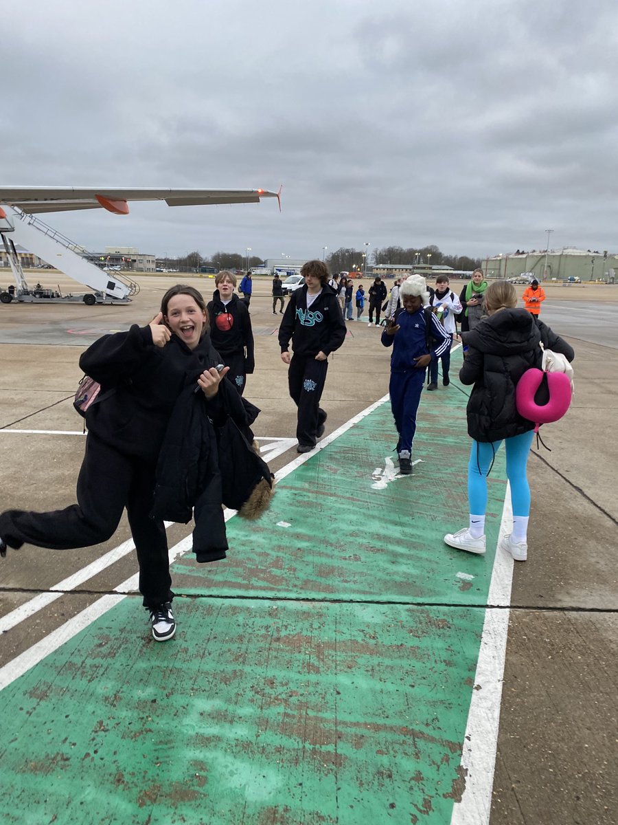 rrsski's tweet photo. Landed ⁦@Gatwick_Airport⁩ https://t.co/I0a0e39jLH
