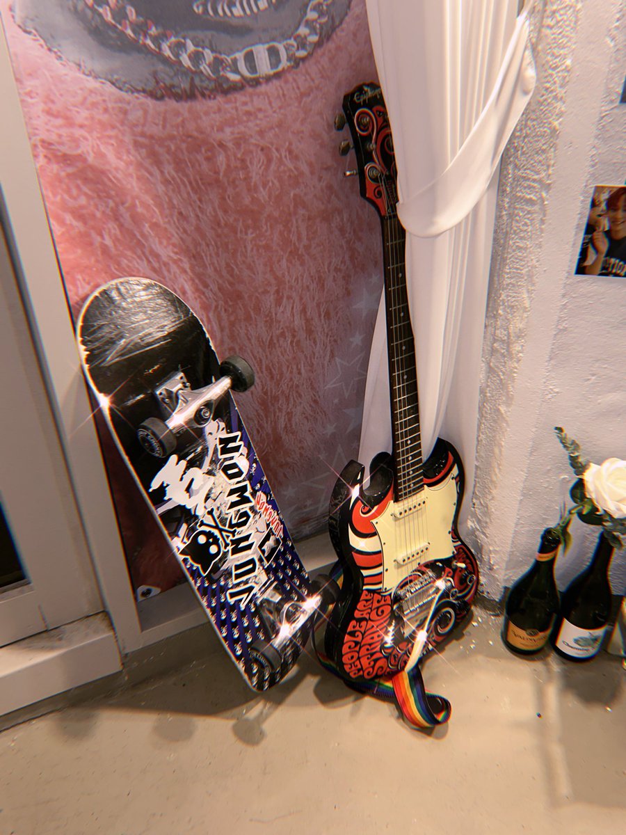 howtoloveS2_'s tweet photo. 🎸 𝔾𝕆 𝕂𝕀𝕋𝕋𝕐 𝔾𝕆 ! 🎸
✪ 홍대 멜로우

아기락스타 정원이가 튀. 나올거같은… ✮
양냥이에.. 코양이에… 
커여운 거 투성이 ˄·͈༝·͈˄₎.｡oO

#정원이와_냥앤롤
#GO_JUNGWON_GO https://t.co/JCGjl9kpcO