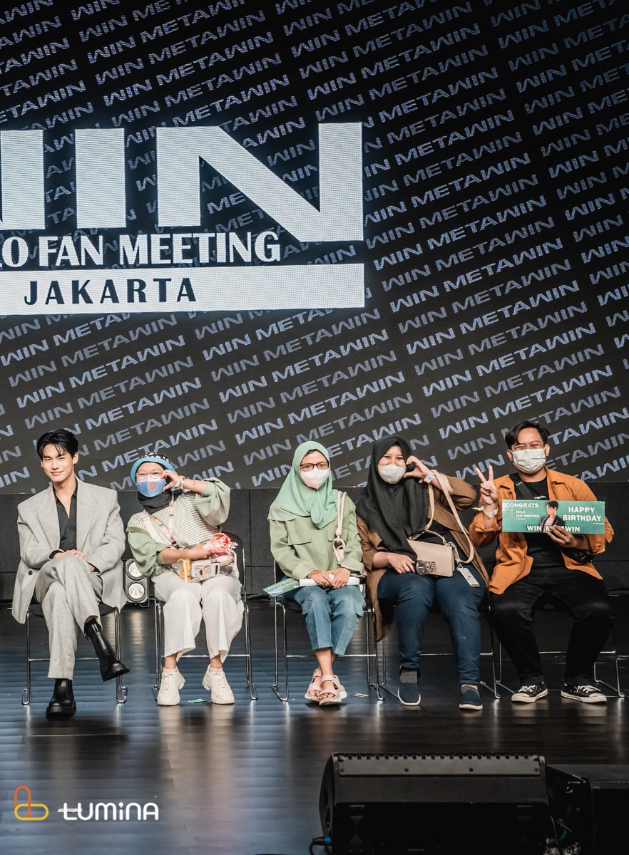 TunderCuddle's tweet photo. Heheh.. seneng bisa foto sama win😭😭 gpp diujung gpp sumpah
#Win1stFMJKT #winMetawin https://t.co/OrsqDiUndC
