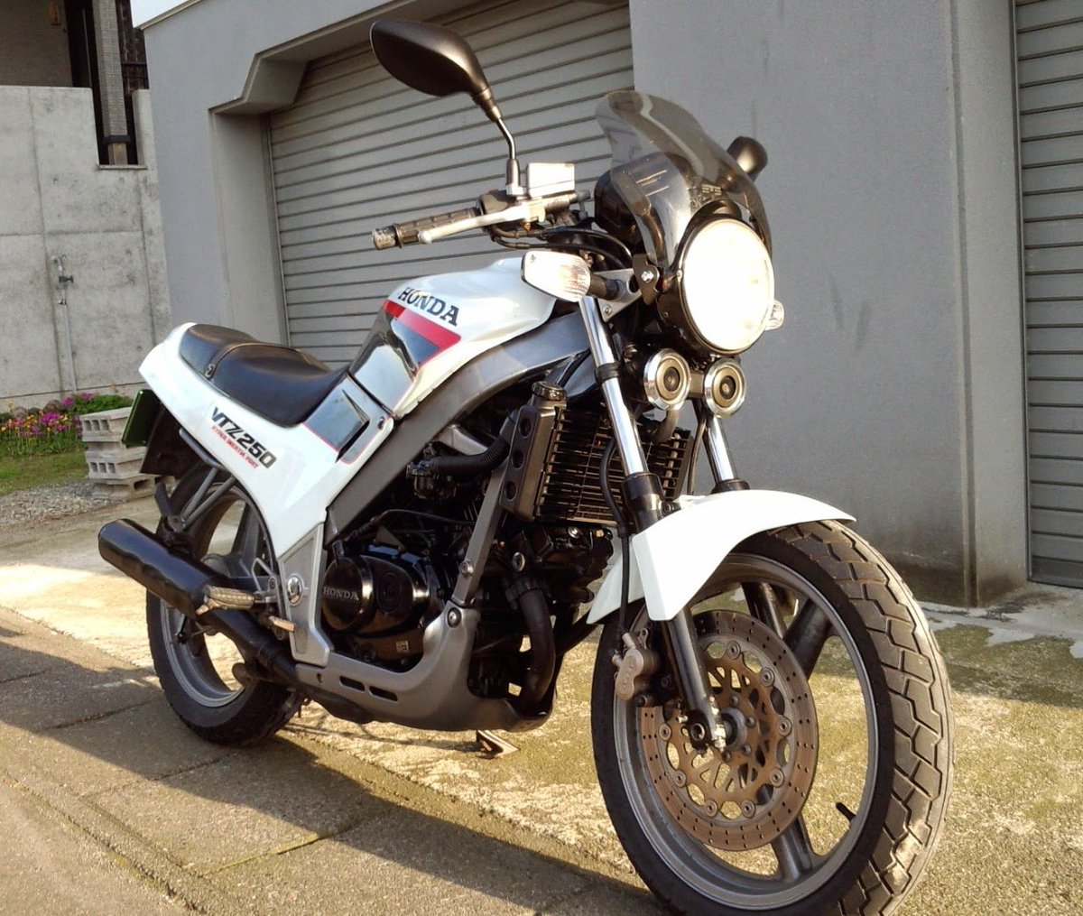 03batmB's tweet photo. さすが驚いた、過去は音も無く忍び寄って背後に立っているモノだ…。
因みに2014年にはこの2台持ちでした。
#GR650
#VTZ250 https://t.co/1b4FF8AhpR