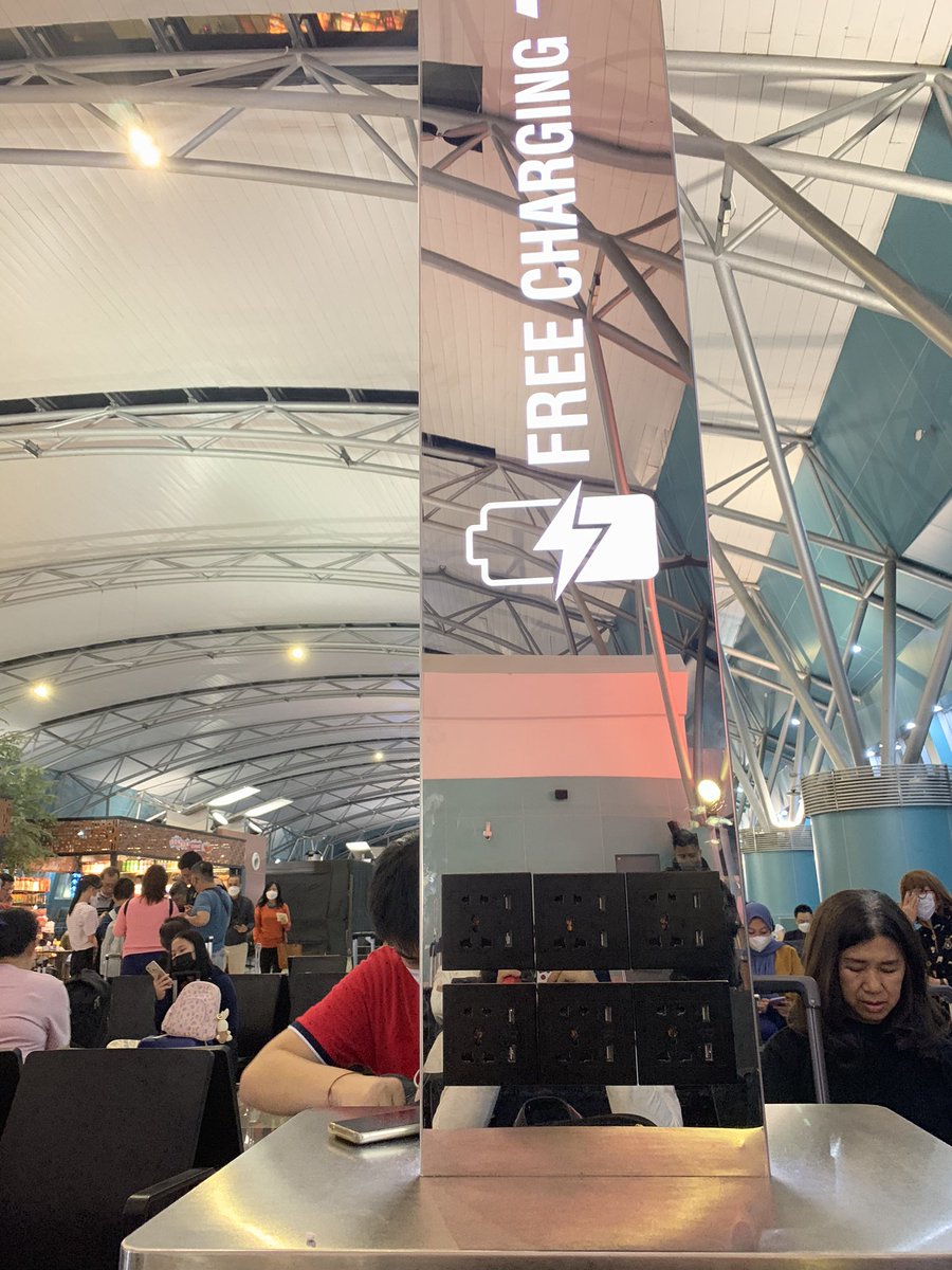 dy_lubis's tweet photo. @contactap2 free charging T3 di gate 2A tdk bisa digunakan, mohon dicek ya 🙏🏼🙏🏼 https://t.co/JpM5KA2AKC