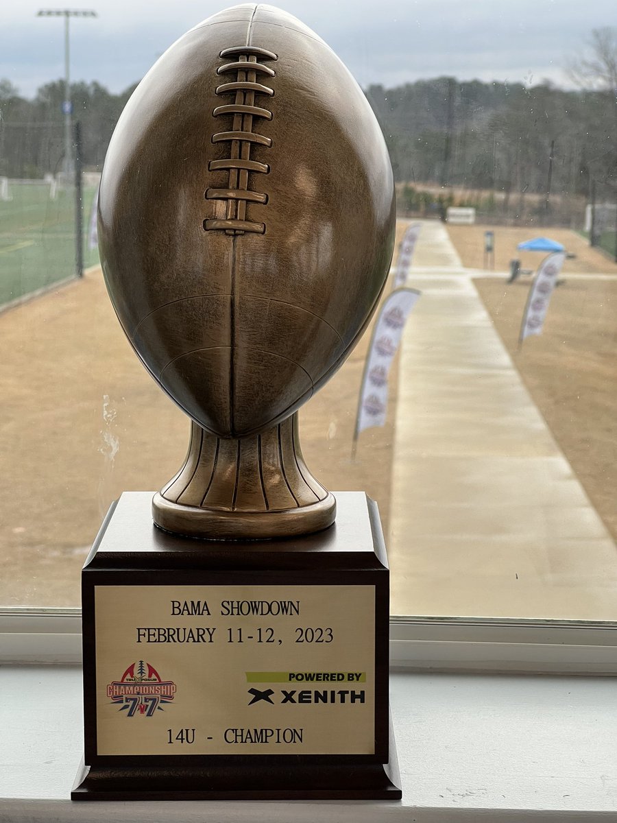 Pool play is complete.. IT’S CHAMPIONSHIP SUNDAY‼️ Teams have made adjustments adjusted strategies cause today IT’S WIN OR GO HOME. The chip and a free bid to the #BattleRoyale powered by @XenithFootball are up for grabs! Games start at 930am. #champ7v7 #7v7