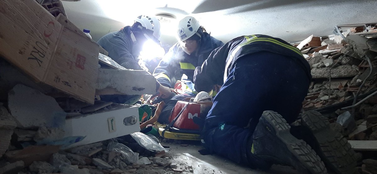 jarbo006's tweet photo. Buenos dias despues de intenso trabajo, busquedas, colaboraciones se consiguio. Un rescate complicado y bastante largo 14 horas.
Leccion de vida NOS DIO BERO
Fuerza turquia https://t.co/mS9bvqlzA6