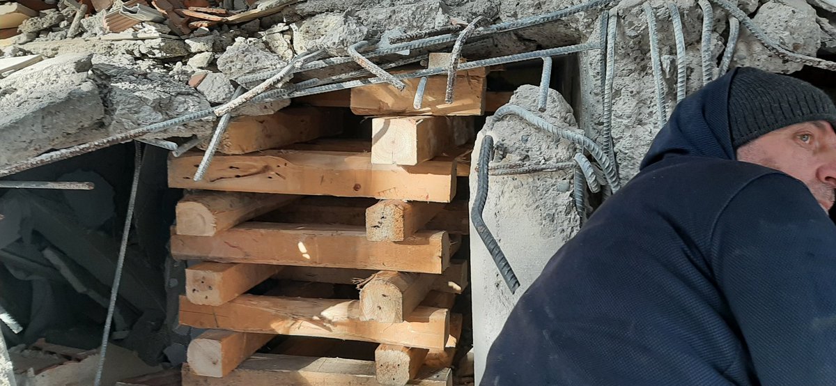 Buenos dias despues de intenso trabajo, busquedas, colaboraciones se consiguio. Un rescate complicado y bastante largo 14 horas.
Leccion de vida NOS DIO BERO
Fuerza turquia