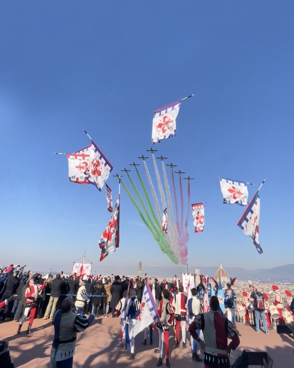 100 anni dalla nascita di Franco Zeffirelli!
<a href="/FrecceTricolori/">Frecce Tricolori</a> 
<a href="/comunefi/">Comune di Firenze</a> 
<a href="/FondZeffirelli/">Fondazione Zeffirelli</a> 
#firenze #florence #bandieraidegliuffizi #Zeffirelli #freccetricolori <a href="/ItalianAirForce/">Aeronautica Militare</a> #italia #italy #flag