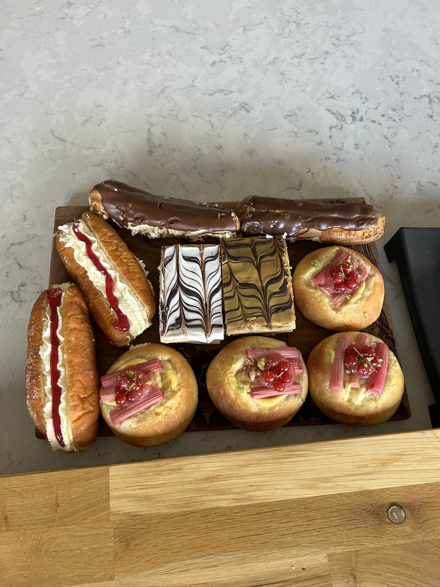 The best buns of Dublin 8! It’s afternoon tea and cake time at the Mansion! <a href="/ManningsBakery/">Mannings Bakery</a> <a href="/BreadmanWLKG/">BreadmanWalking🫓 🕺</a>