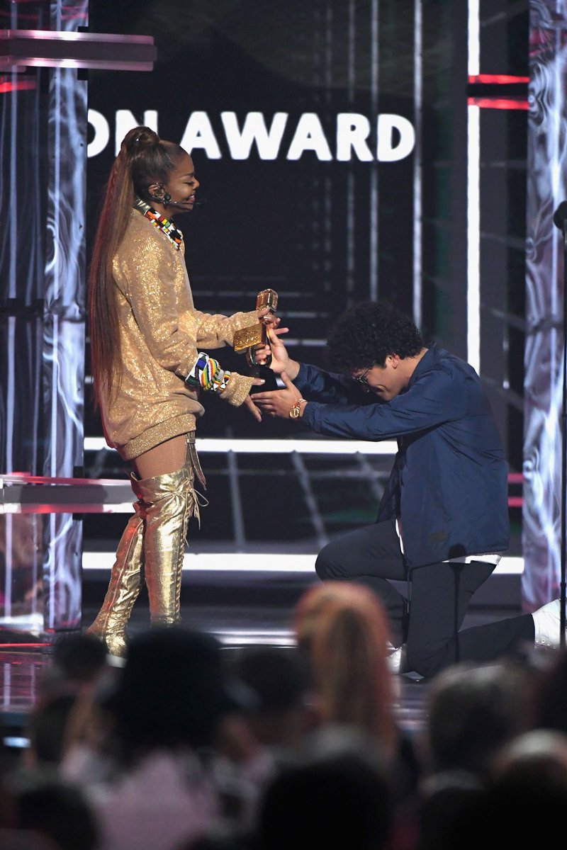 strawbamitajoho's tweet image. Day # 43/365 of #JanetJacksonAppreciationDay 🤍 The Greatest Show Woman. The Blueprint.