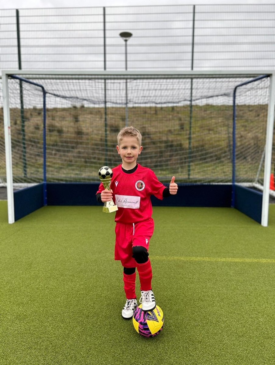 Ardeer2016's tweet photo. Our player of the week went to Cameron 🏆 since Cameron had joined he has worked hard at training and today was he was excellent for his team. Hard working player and always getting his team mates involved too and also bagging a couple of goals 👏🏻👏🏻 well done Cameron 🔴⚫️ https://t.co/UCS1AmW04f